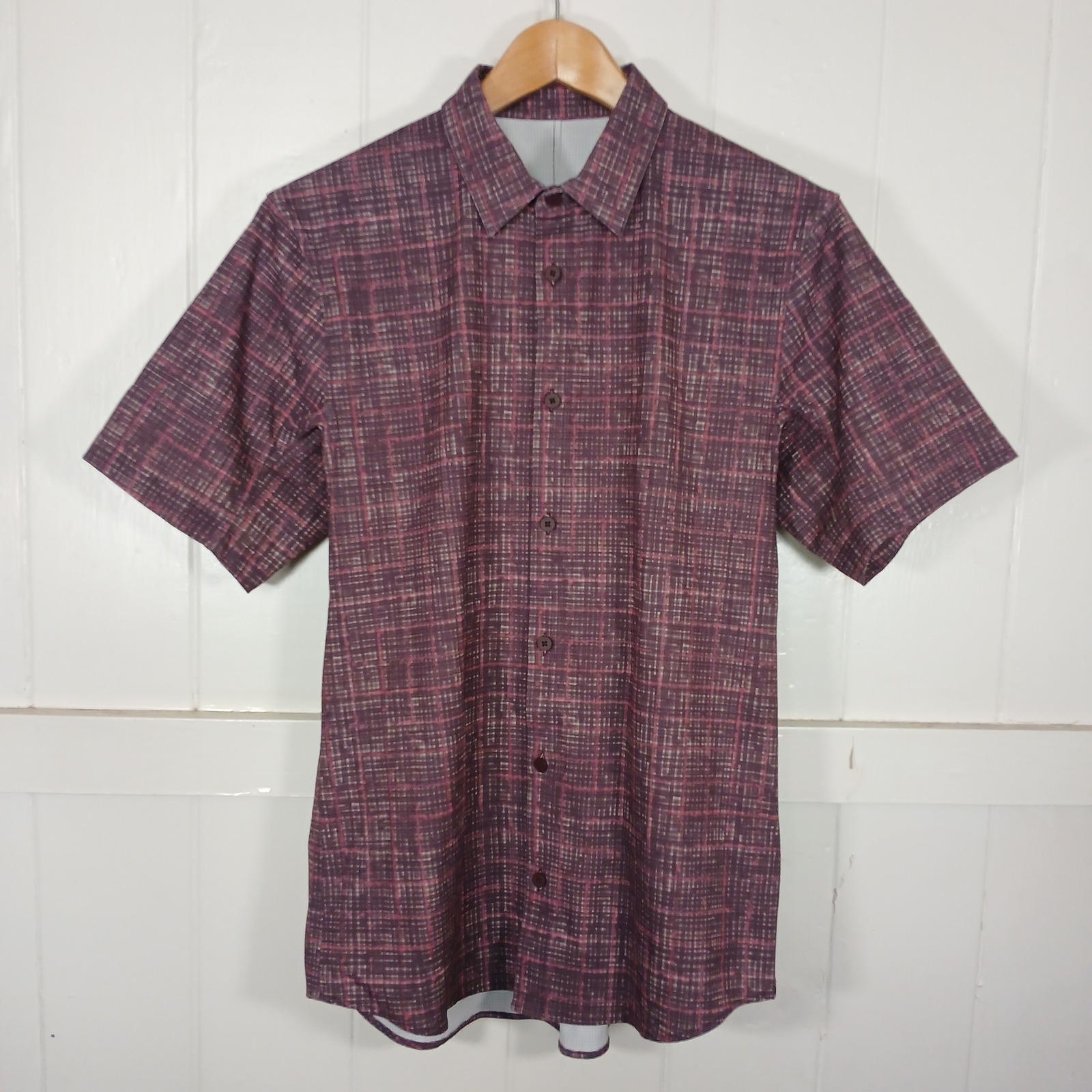 Lululemon Button Down Mens S Burgundy Purple Geometric Tech Short Sleeve Shirt